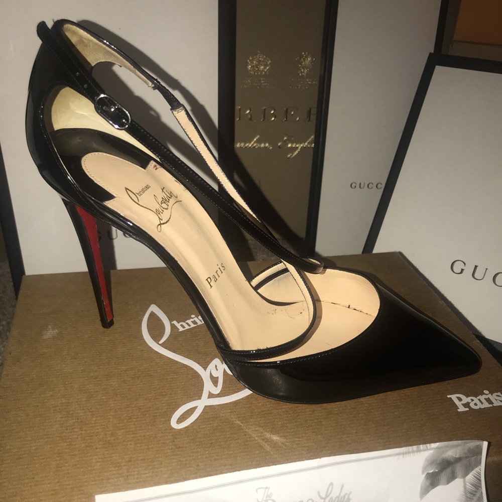 Christian Louboutin Black Patent Leather Pointed Toe Pumps with Red Soles - Picture 3 of 14